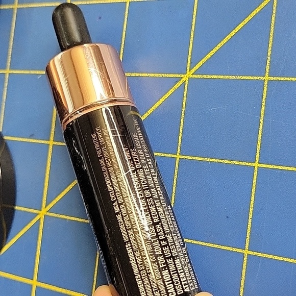 Revolution Liquid Lustre Gold Highlighter Radiant Glow 18ml - Picture 2 of 4